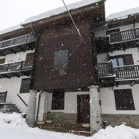Appartement Mcx Vacation -maison Dedde, Alpine Duplex In Valtournenche, Just 3 Minutes From The Lifts And 200 M From The Town Centre
